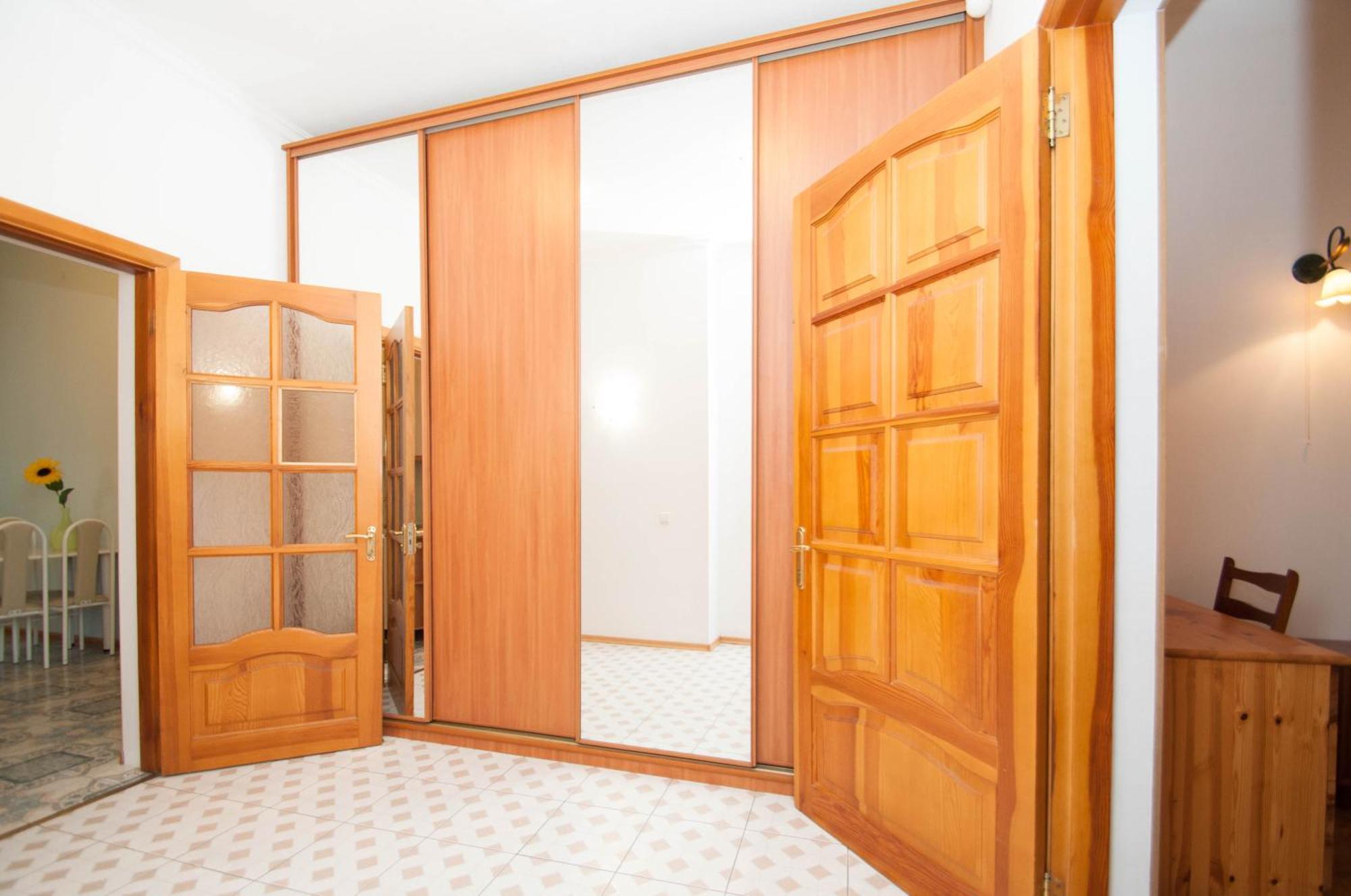 Central Apartments Kiev Bagian luar foto