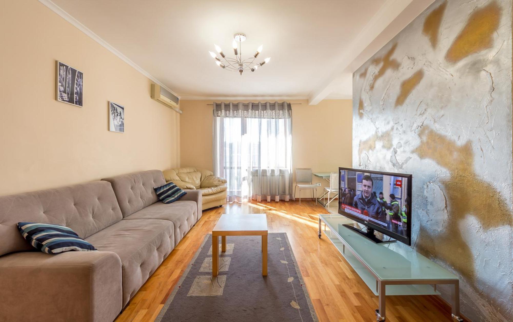 Central Apartments Kiev Bagian luar foto