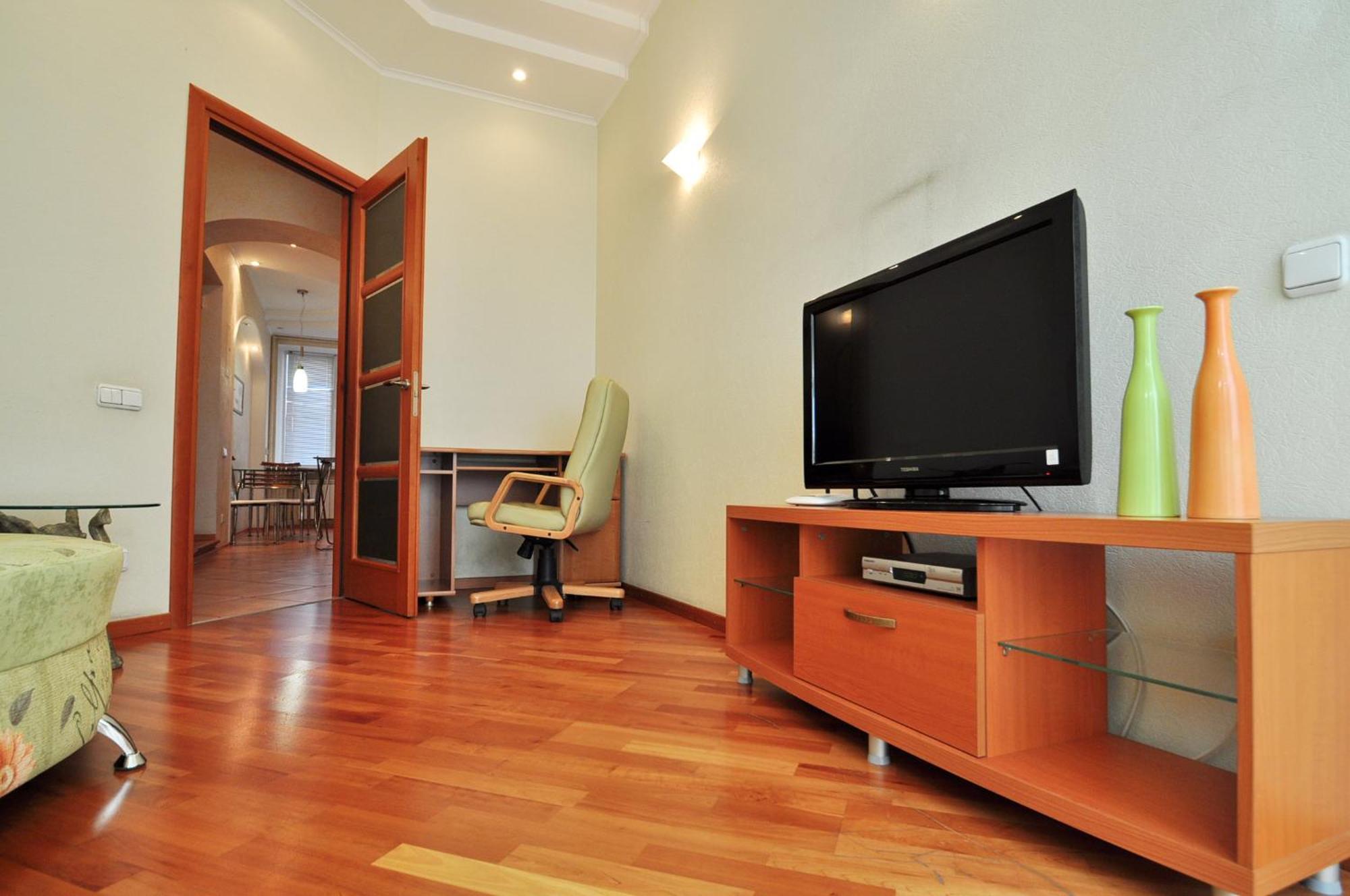 Central Apartments Kiev Bagian luar foto
