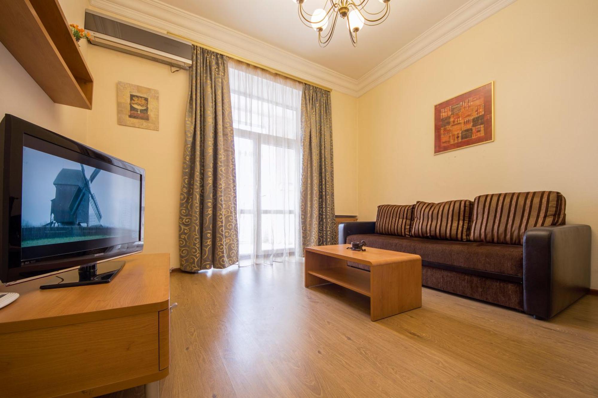 Central Apartments Kiev Bagian luar foto
