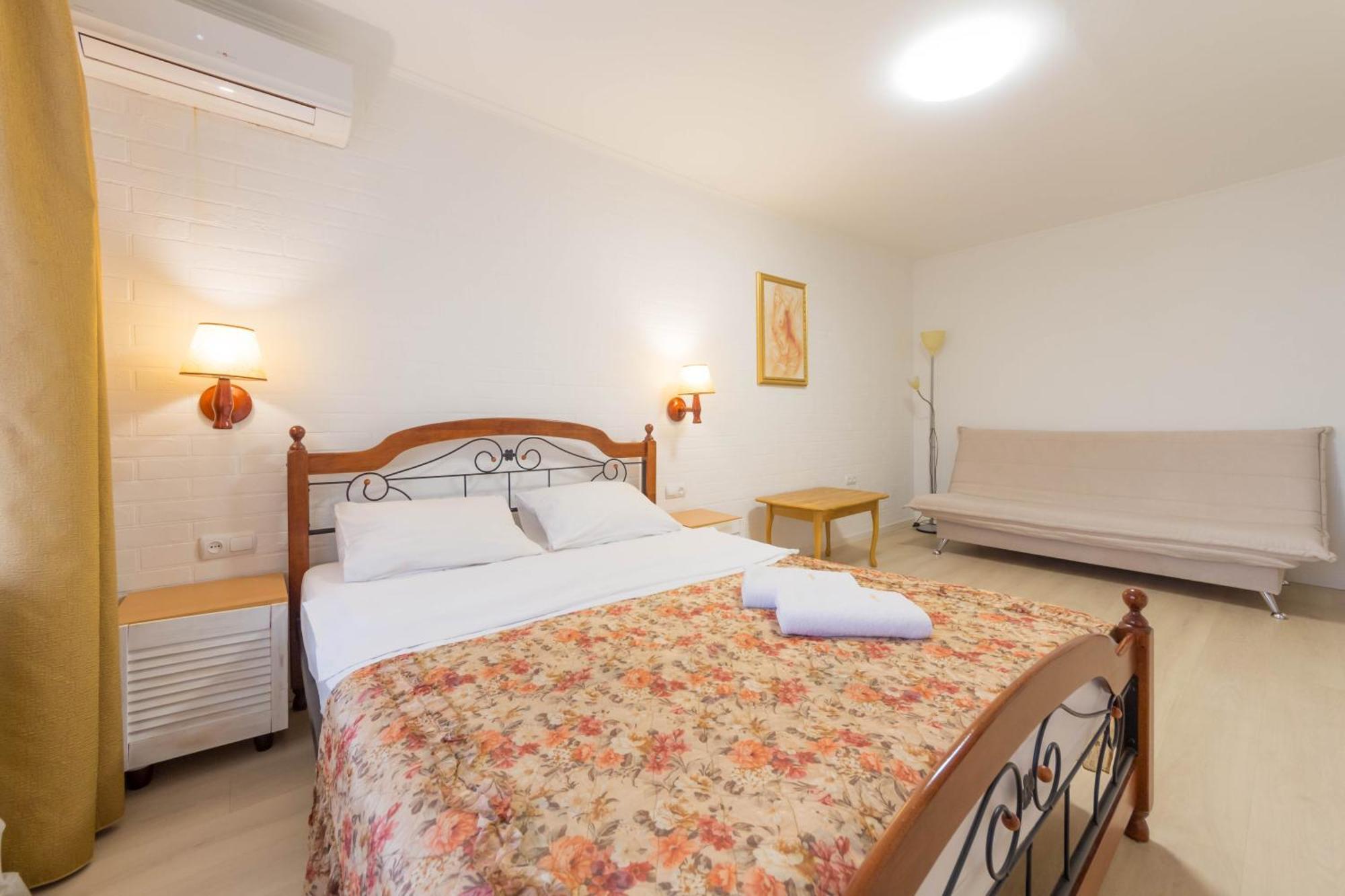 Central Apartments Kiev Bagian luar foto