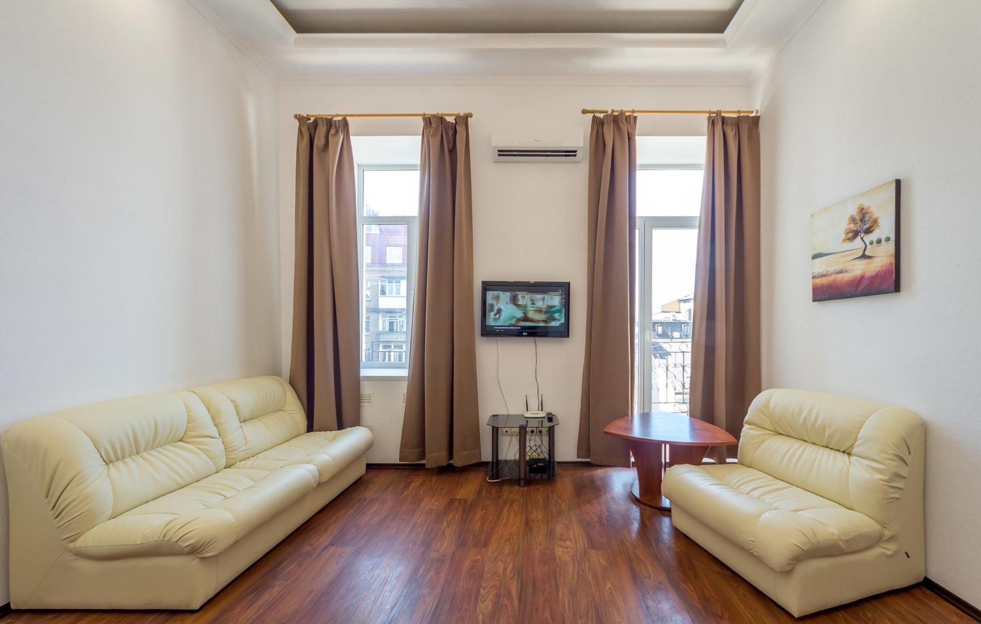 Central Apartments Kiev Bagian luar foto