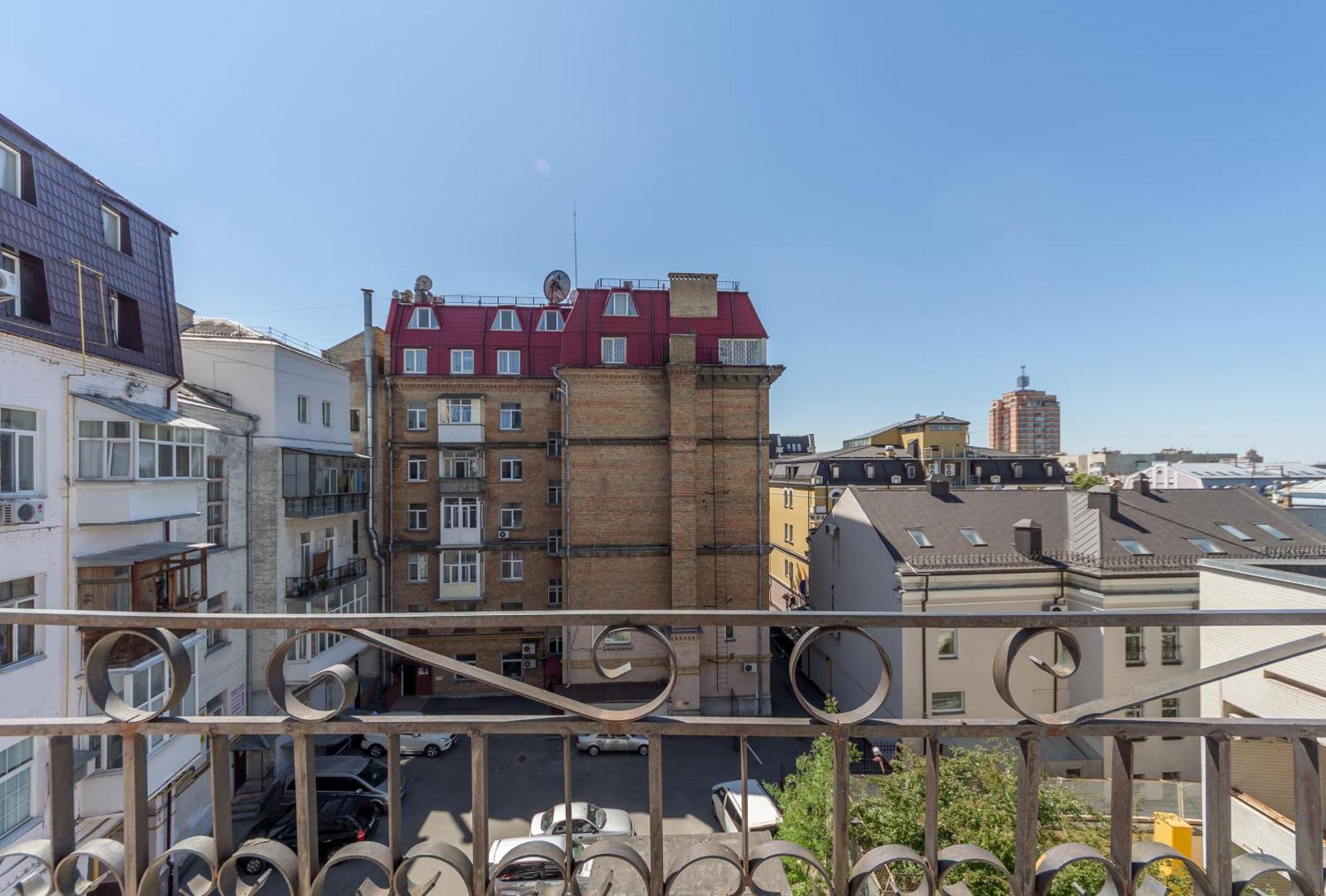 Central Apartments Kiev Bagian luar foto