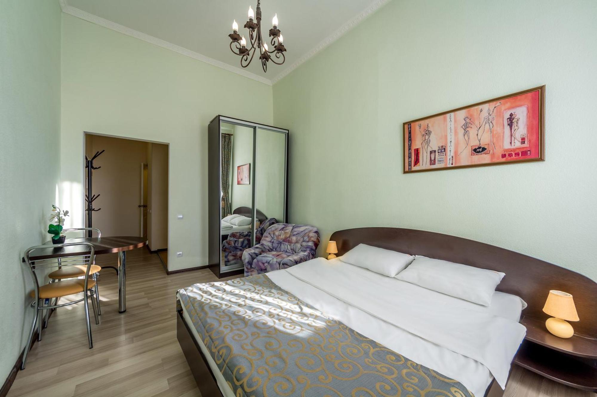 Central Apartments Kiev Bagian luar foto