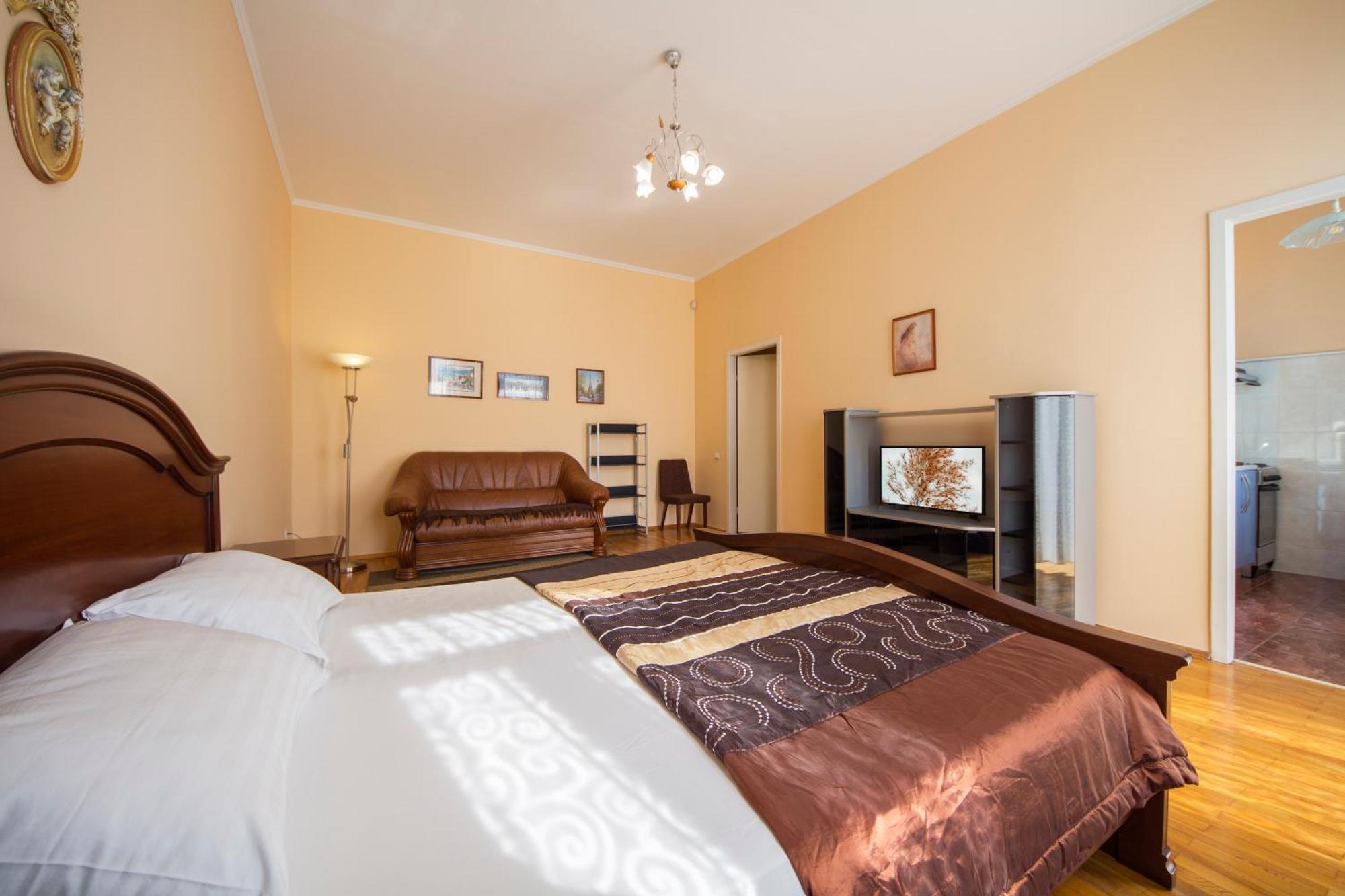Central Apartments Kiev Bagian luar foto