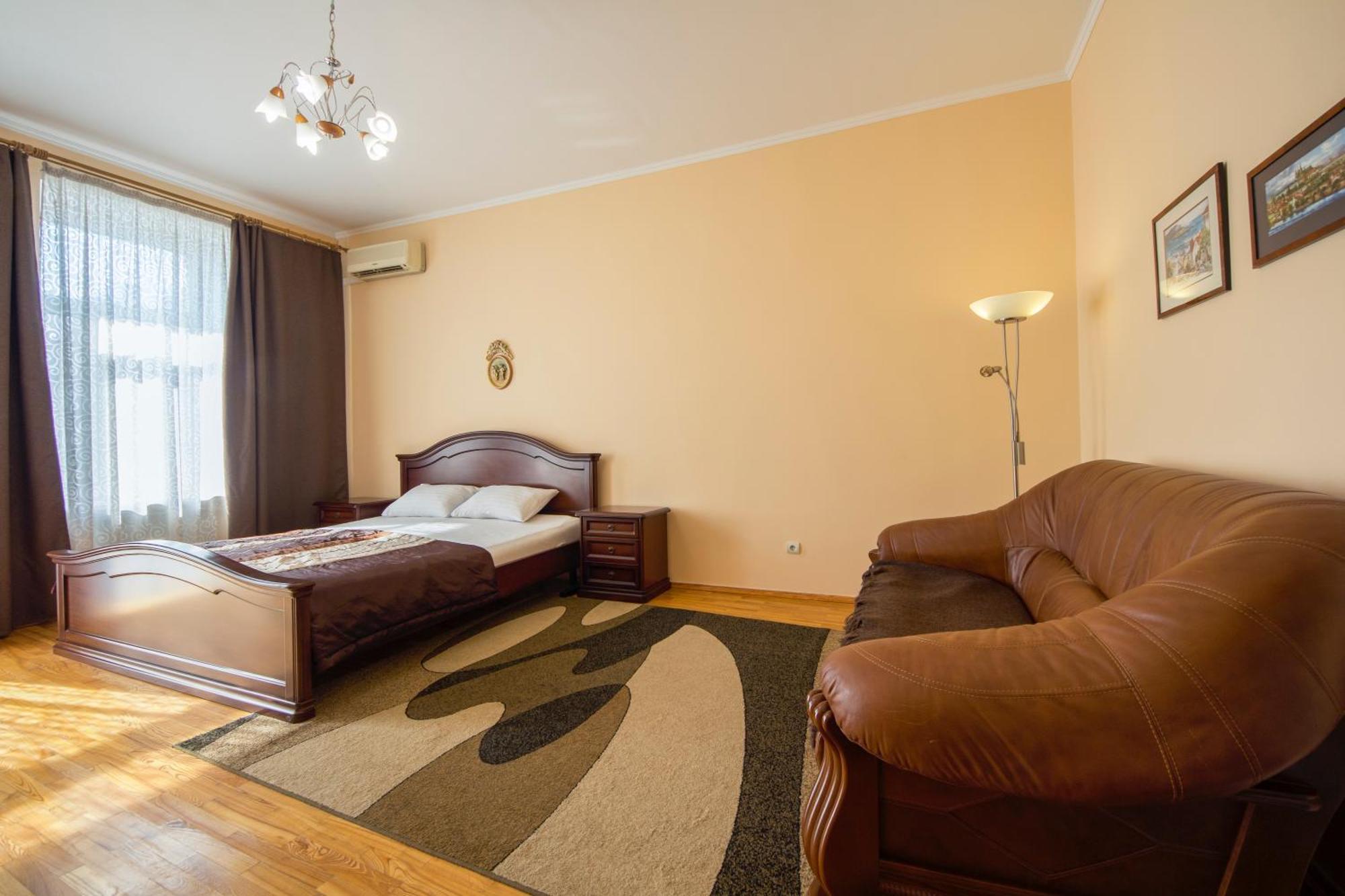 Central Apartments Kiev Bagian luar foto