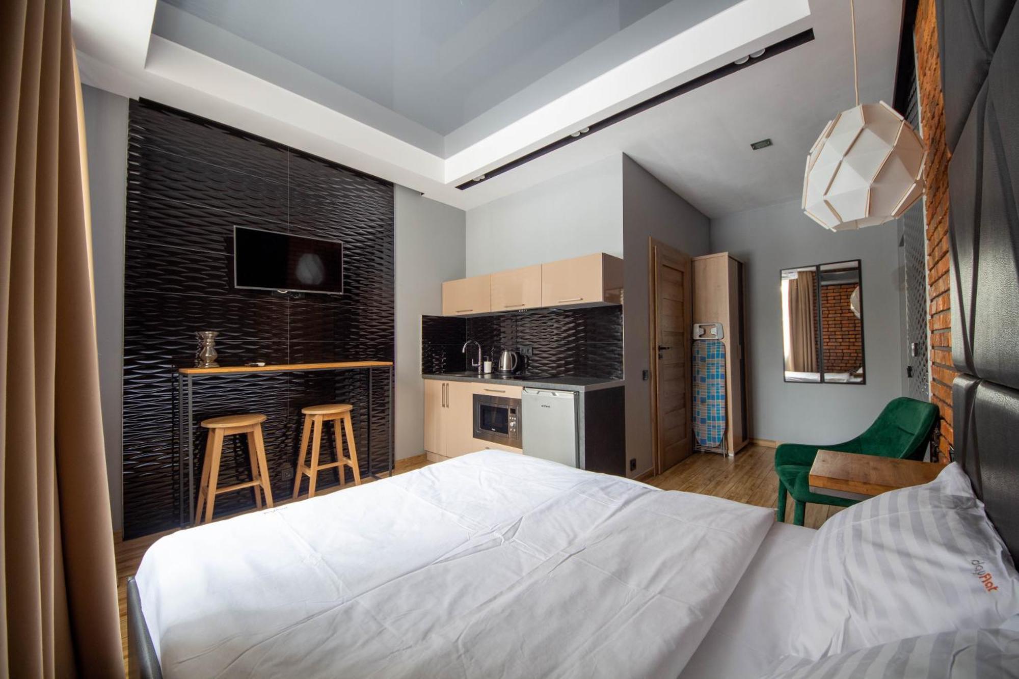 Central Apartments Kiev Bagian luar foto