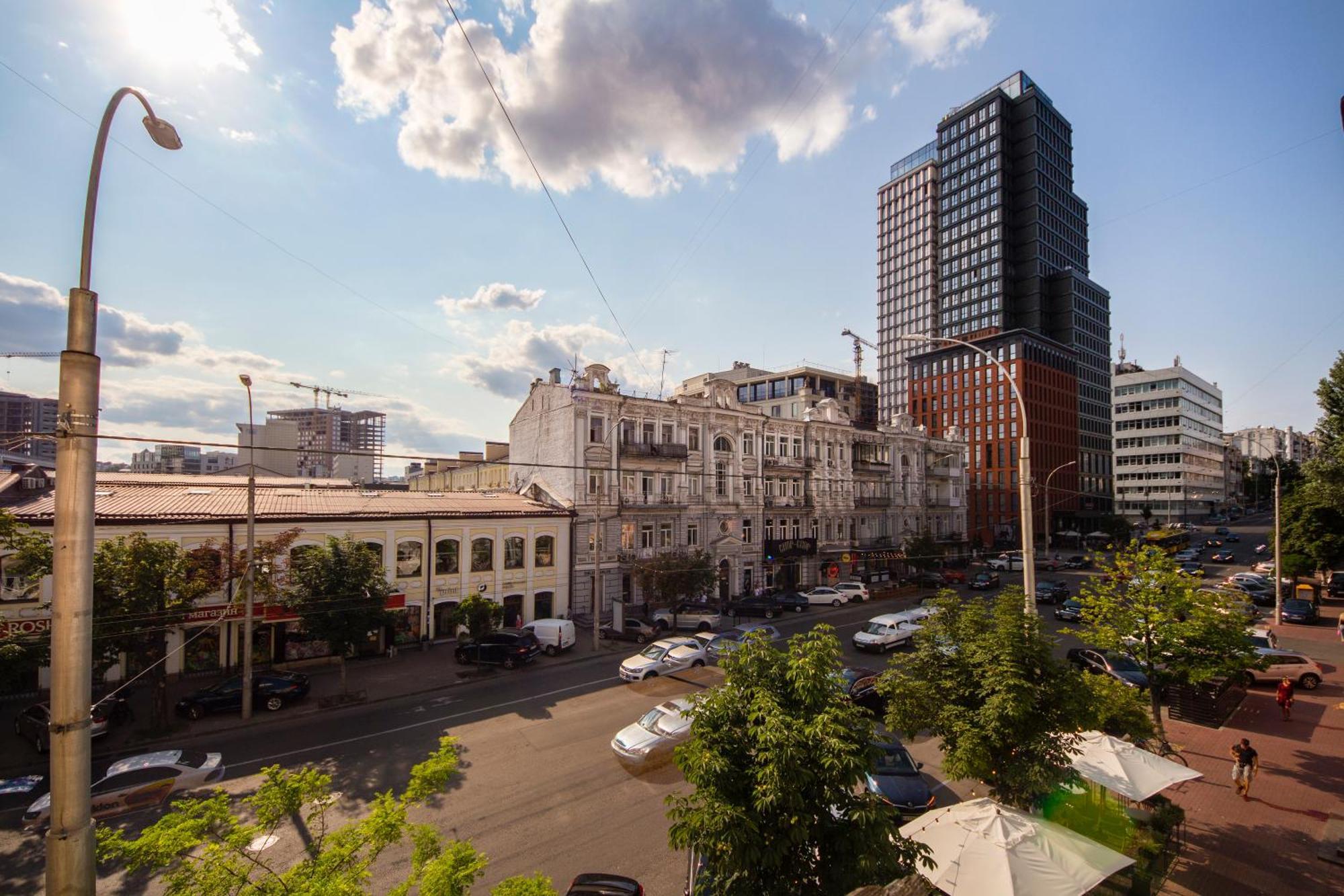 Central Apartments Kiev Bagian luar foto
