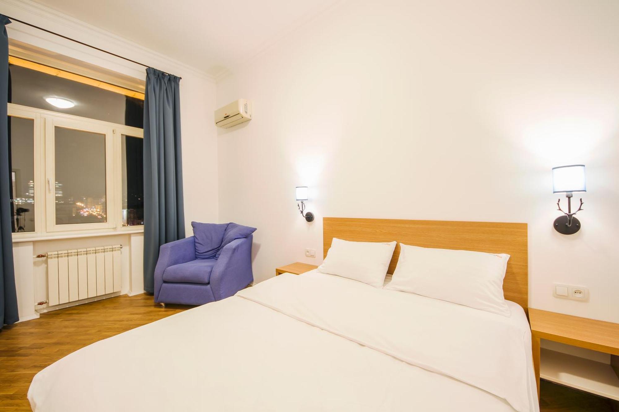 Central Apartments Kiev Bagian luar foto