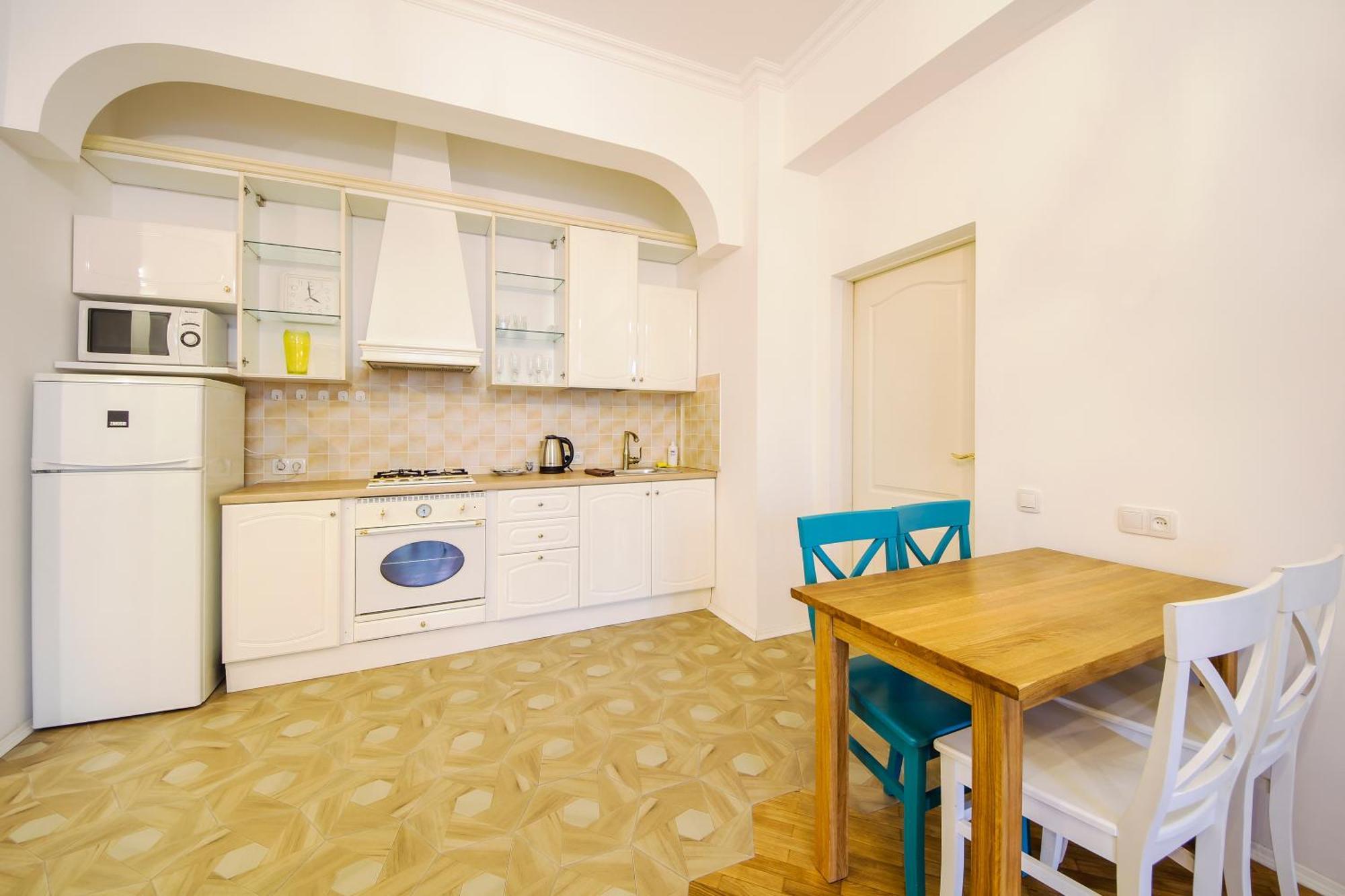 Central Apartments Kiev Bagian luar foto