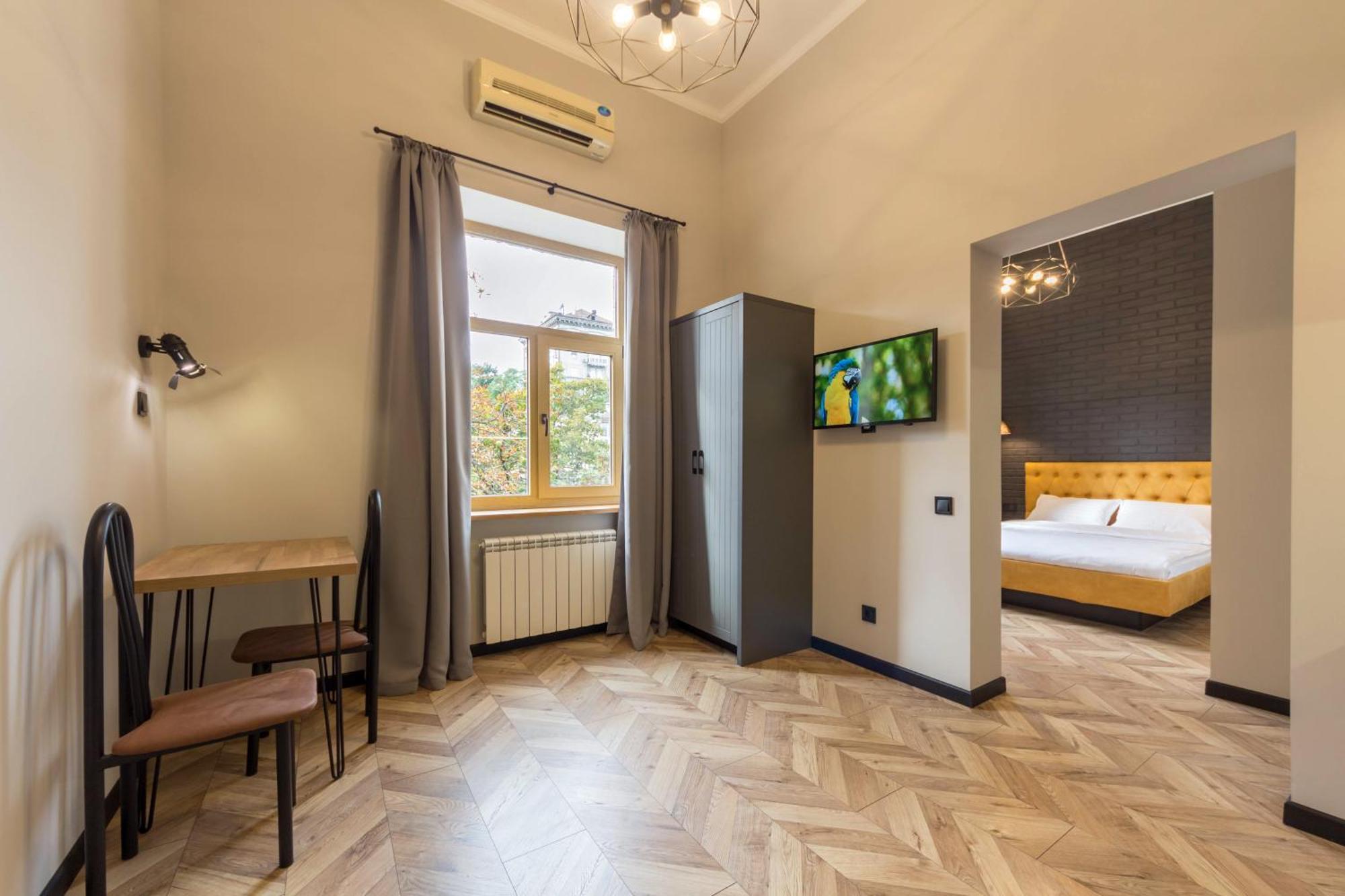 Central Apartments Kiev Bagian luar foto