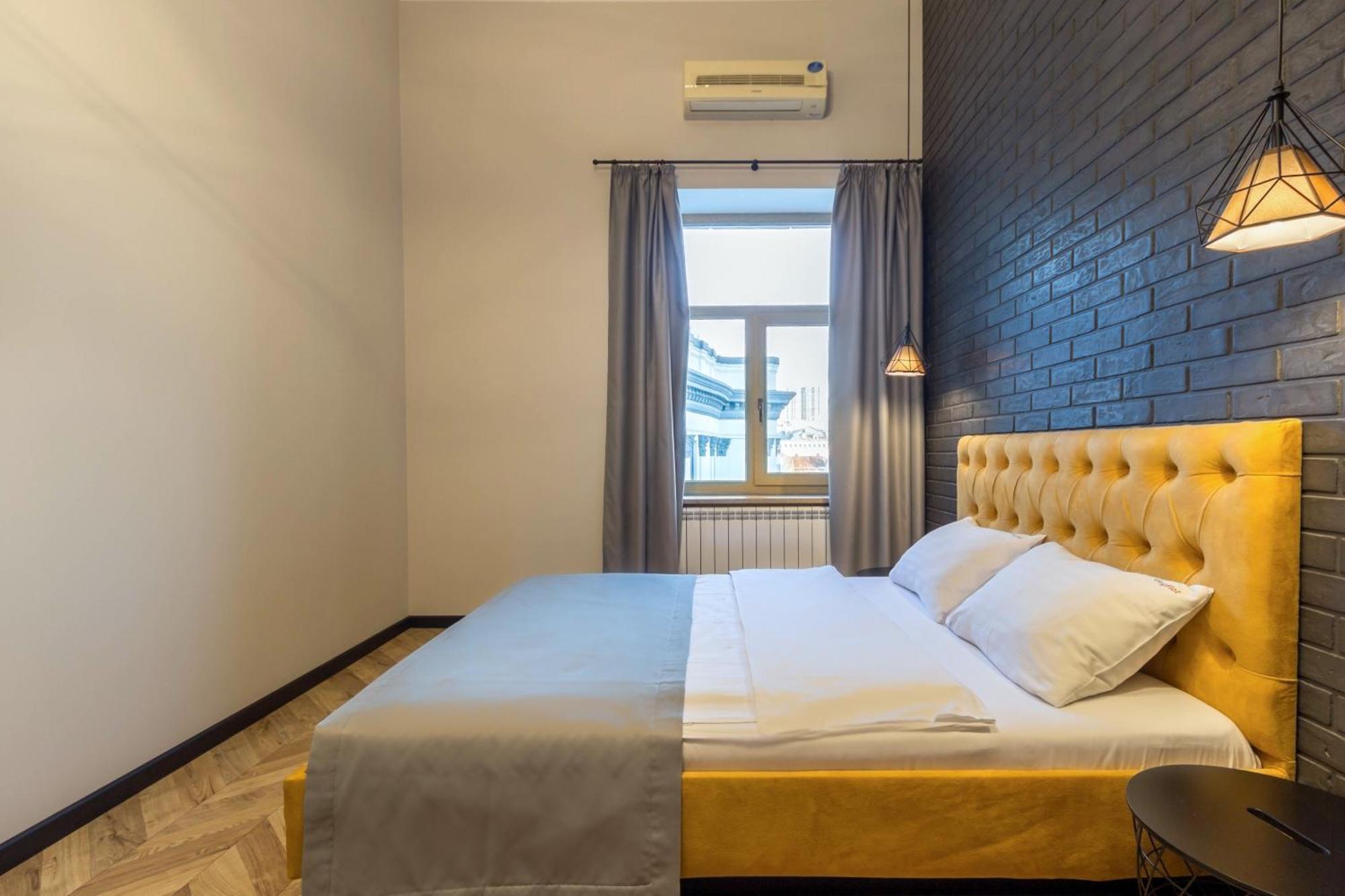 Central Apartments Kiev Bagian luar foto