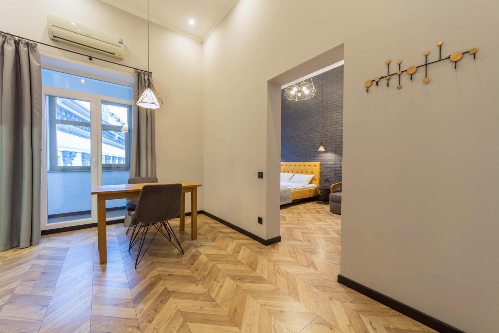 Central Apartments Kiev Bagian luar foto