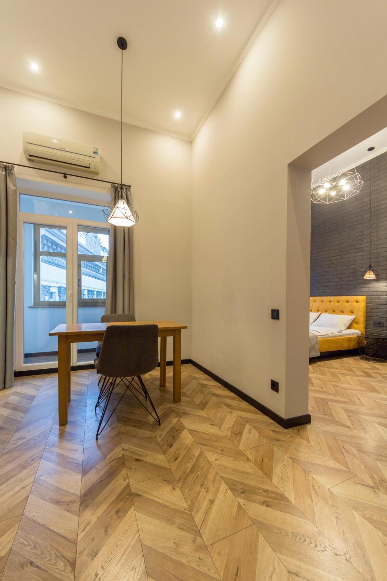 Central Apartments Kiev Bagian luar foto