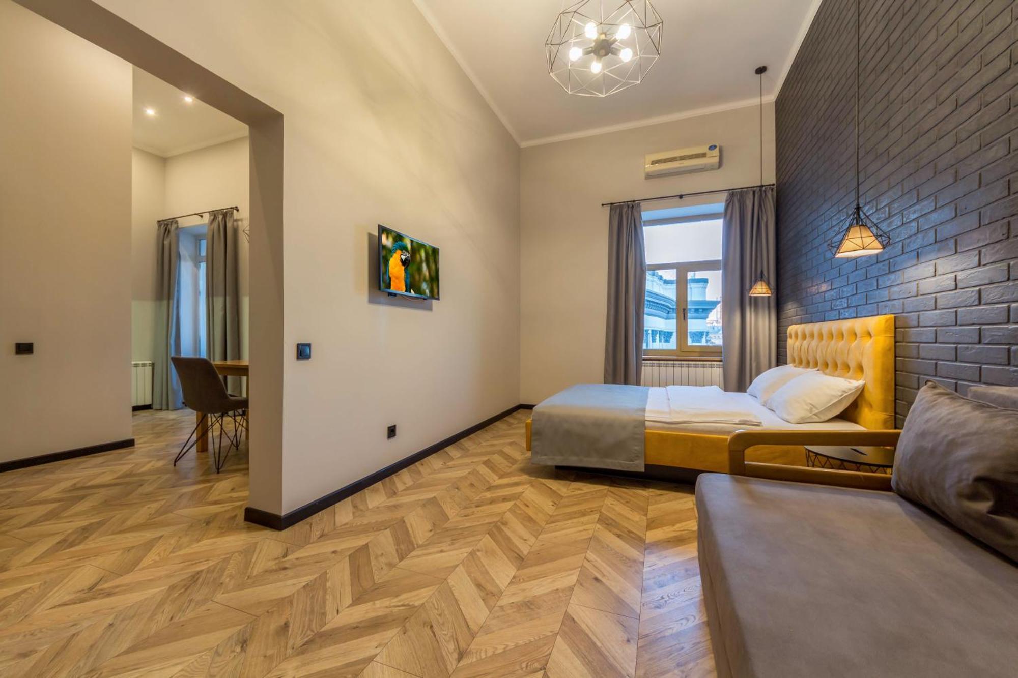 Central Apartments Kiev Bagian luar foto